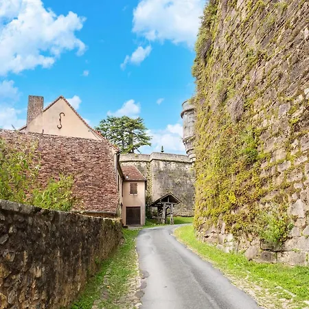 Dom wakacyjny Charming House In With Pool & Nature Hautefort