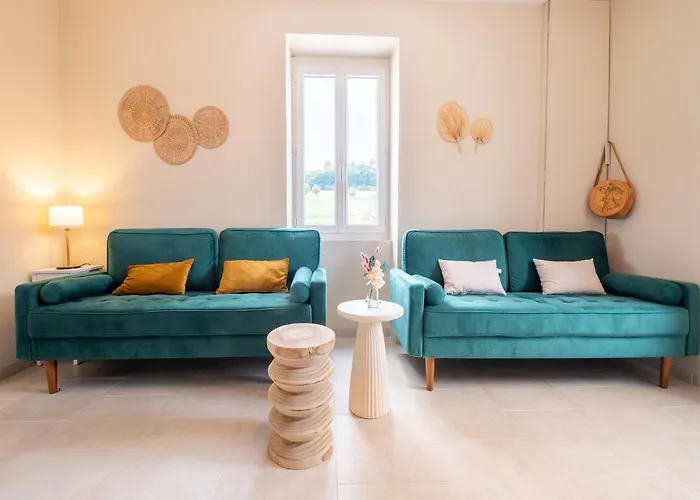 Feriehus Charming House In With Pool & Nature