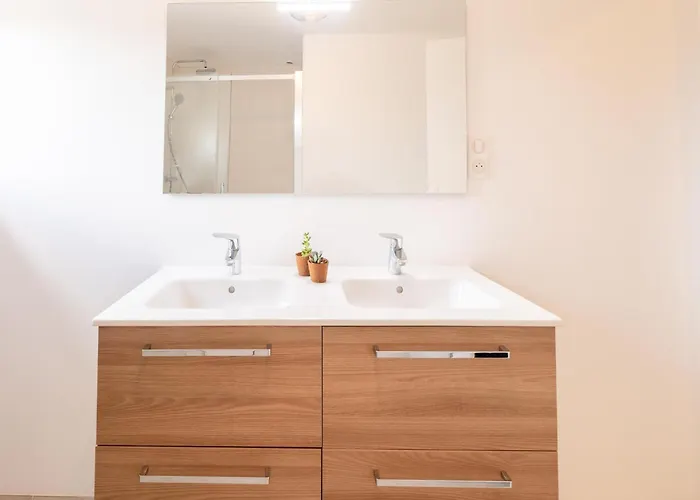 Feriehus Charming House In With Pool & Nature Hautefort