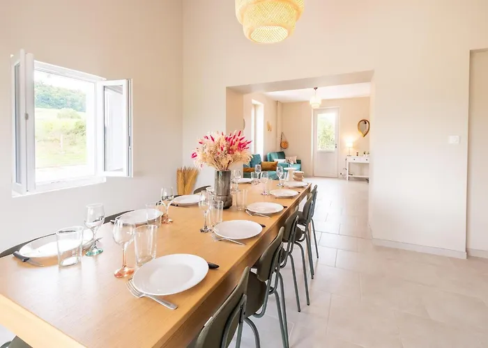 Feriehus Charming House In With Pool & Nature Hautefort